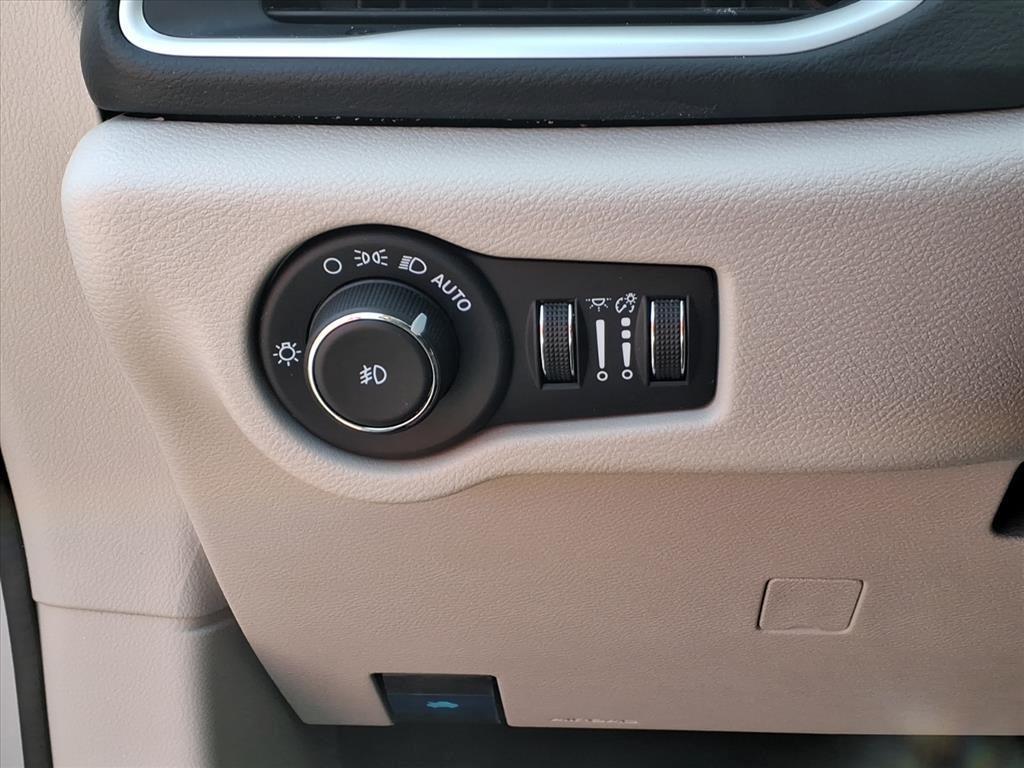 used 2024 Chrysler Pacifica car, priced at $29,000