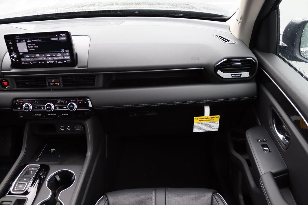 new 2025 Honda Pilot car, priced at $51,990