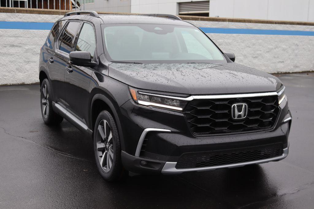 new 2025 Honda Pilot car, priced at $51,990