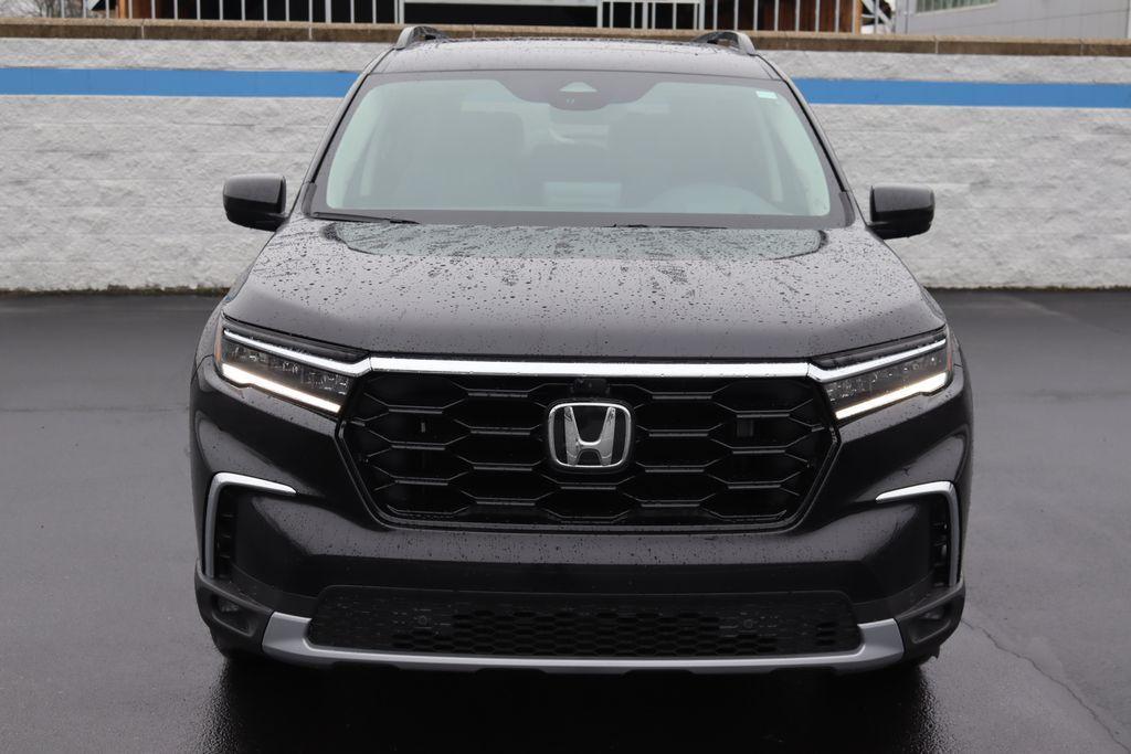 new 2025 Honda Pilot car, priced at $51,990