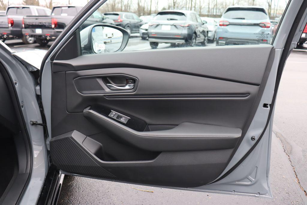 new 2025 Honda Accord Hybrid car, priced at $38,197