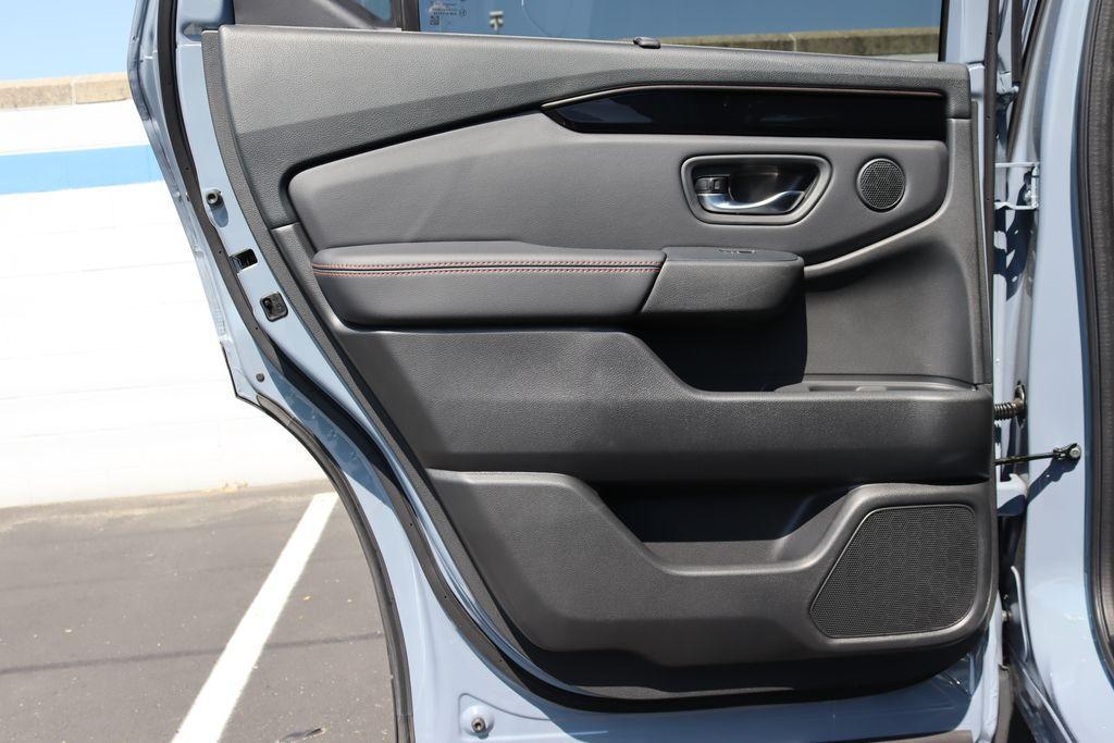 new 2025 Honda Pilot car, priced at $48,588