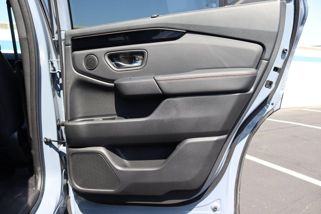 new 2025 Honda Pilot car, priced at $48,588