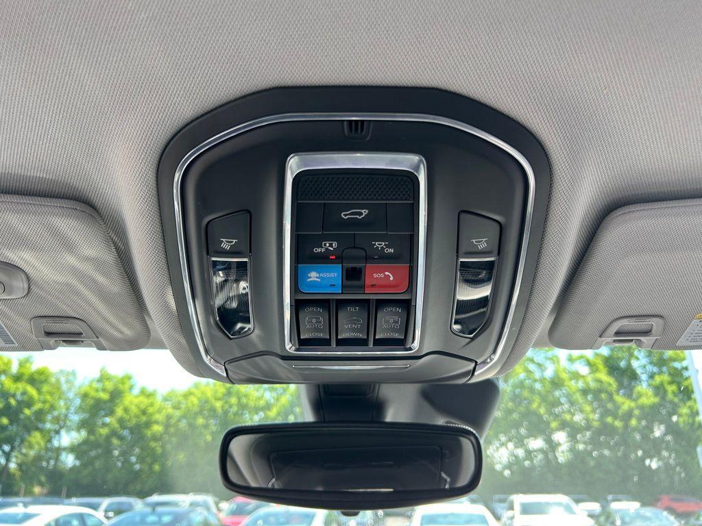 used 2023 Jeep Grand Cherokee car, priced at $35,492