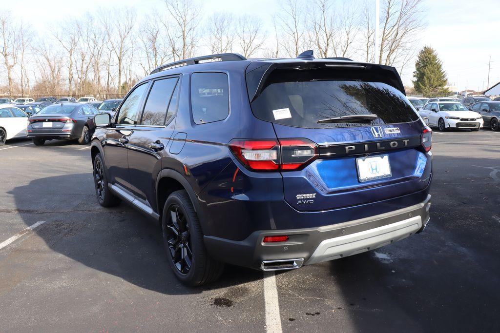 new 2025 Honda Pilot car, priced at $50,950