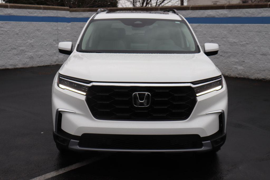 new 2025 Honda Pilot car, priced at $49,450