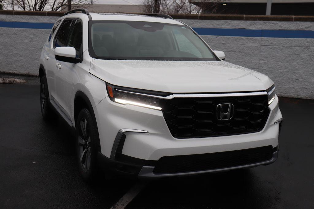 new 2025 Honda Pilot car, priced at $49,450