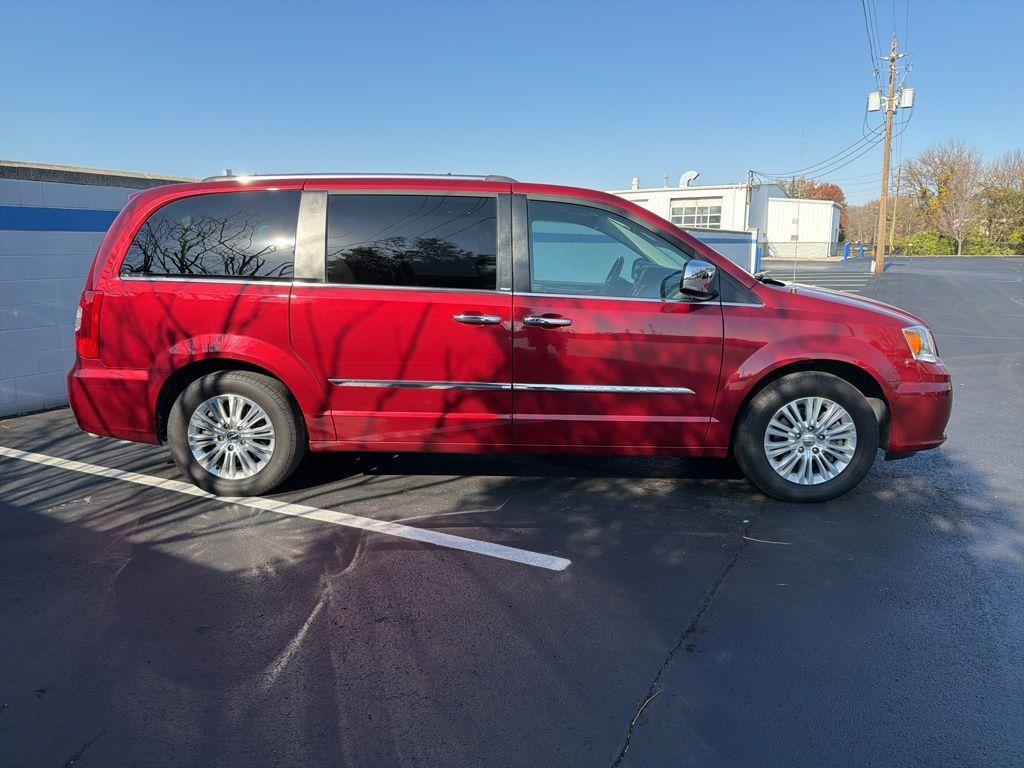 used 2014 Chrysler Town & Country car, priced at $12,492
