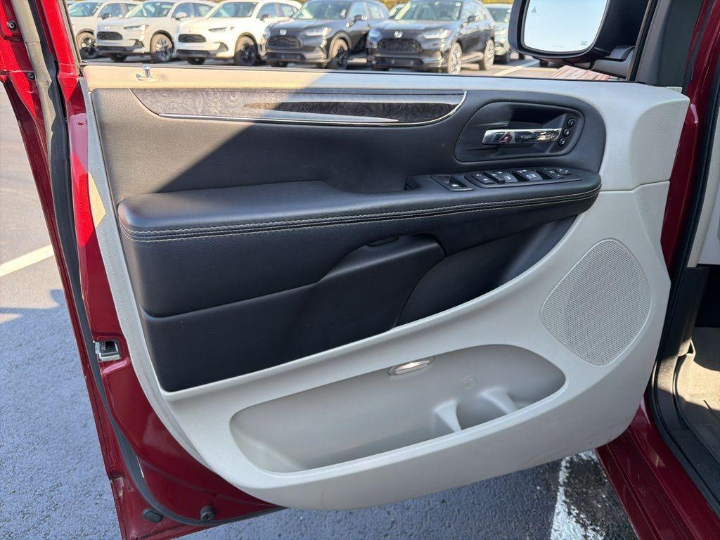 used 2014 Chrysler Town & Country car, priced at $12,492
