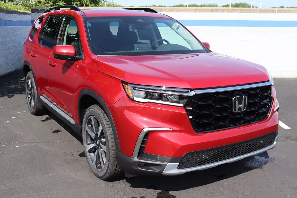 new 2025 Honda Pilot car, priced at $49,150