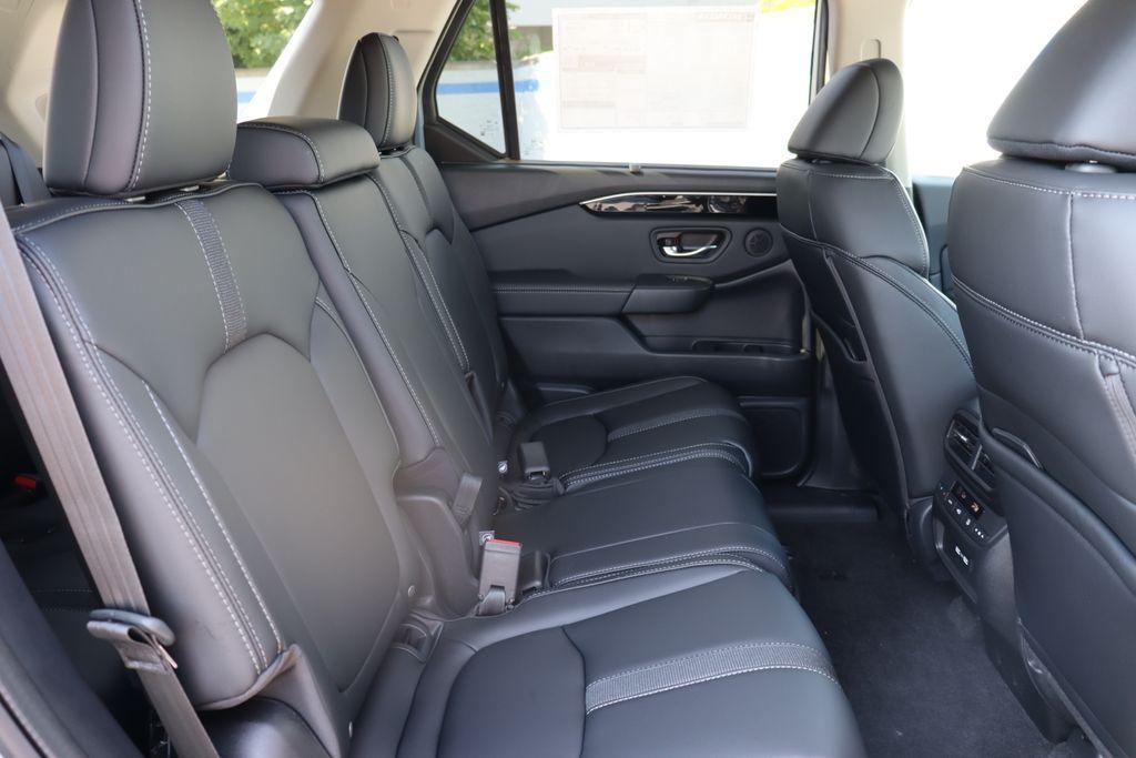 new 2025 Honda Pilot car, priced at $47,803