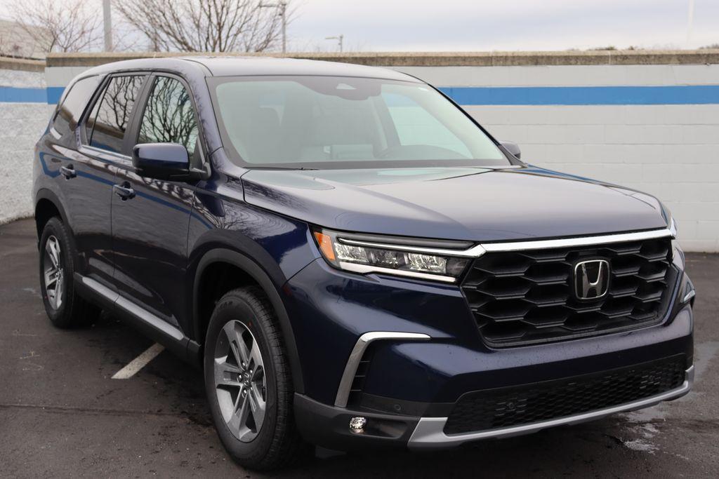 new 2025 Honda Pilot car, priced at $44,995