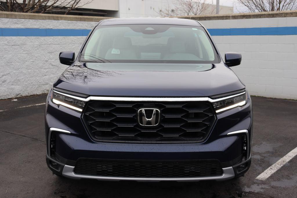 new 2025 Honda Pilot car, priced at $44,995