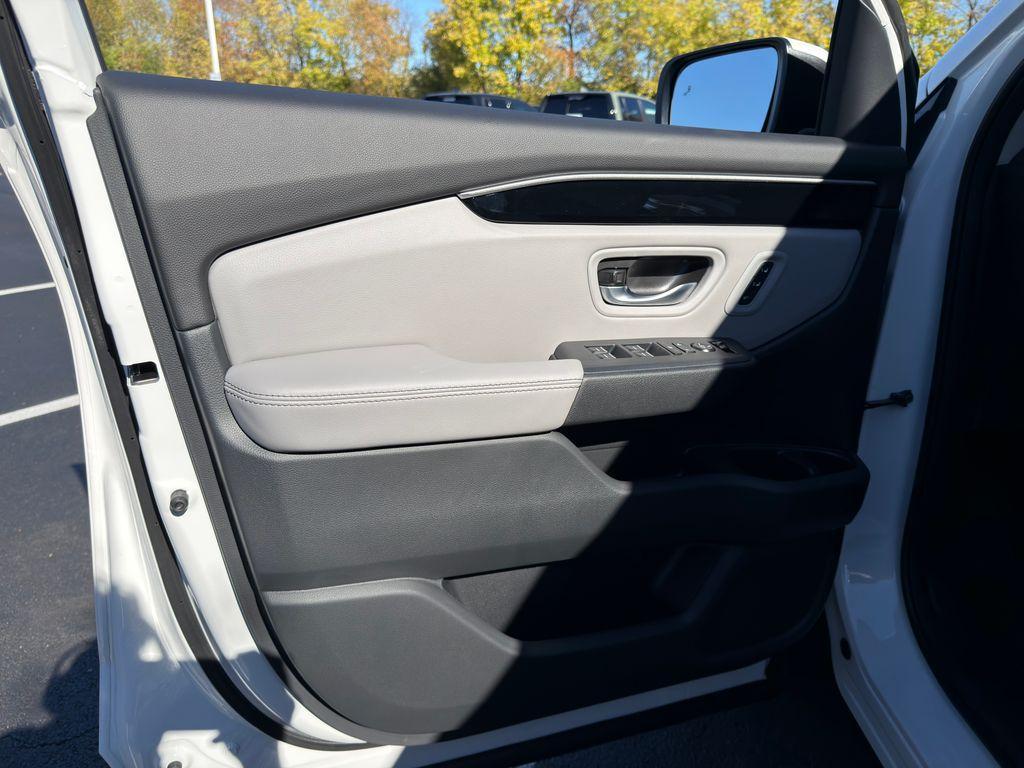 new 2025 Honda Pilot car, priced at $49,266