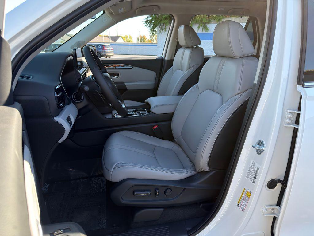 new 2025 Honda Pilot car, priced at $49,266