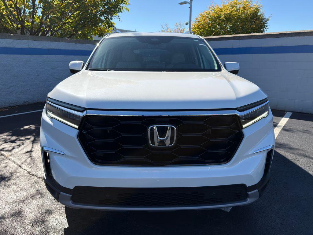 new 2025 Honda Pilot car, priced at $49,266