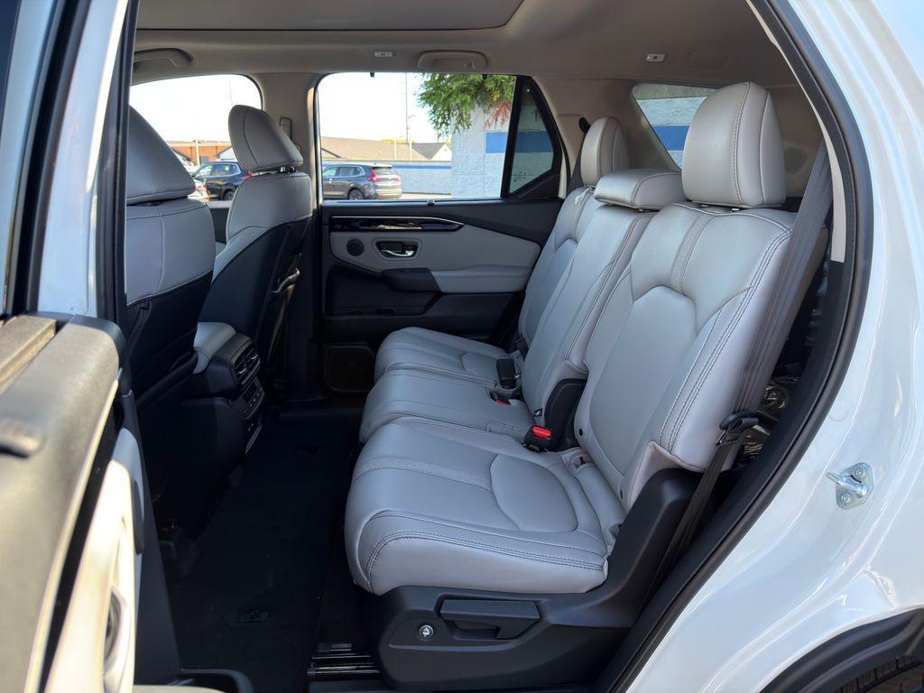 new 2025 Honda Pilot car, priced at $49,266