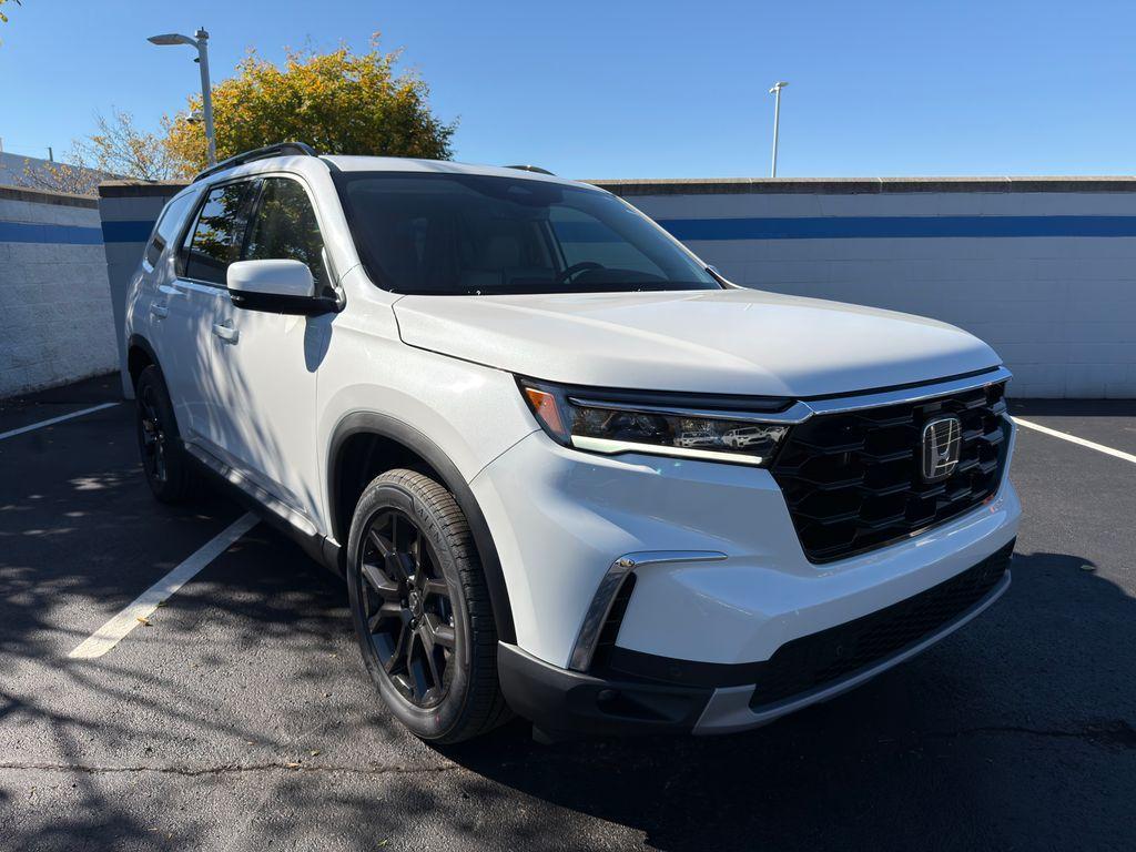 new 2025 Honda Pilot car, priced at $49,266