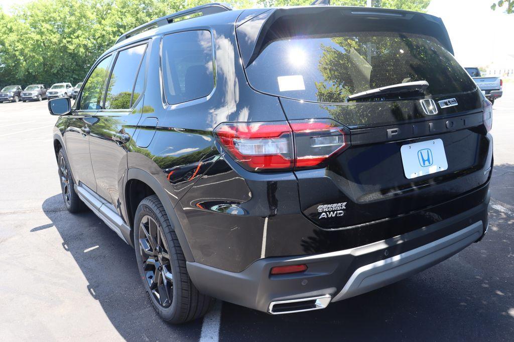 new 2025 Honda Pilot car, priced at $49,050