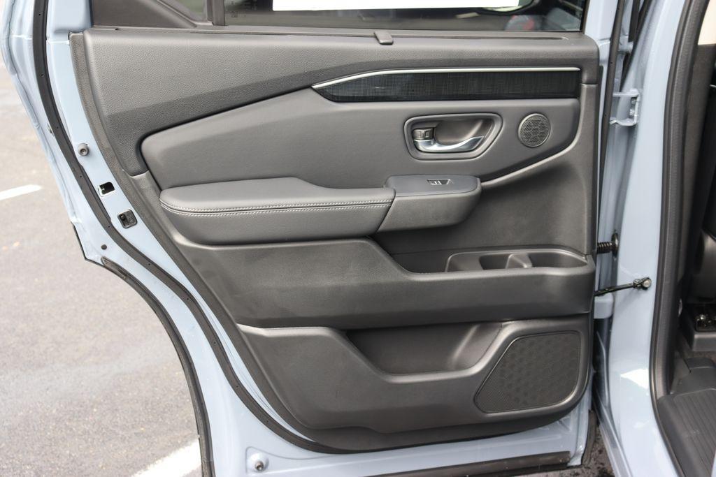new 2025 Honda Pilot car, priced at $53,715