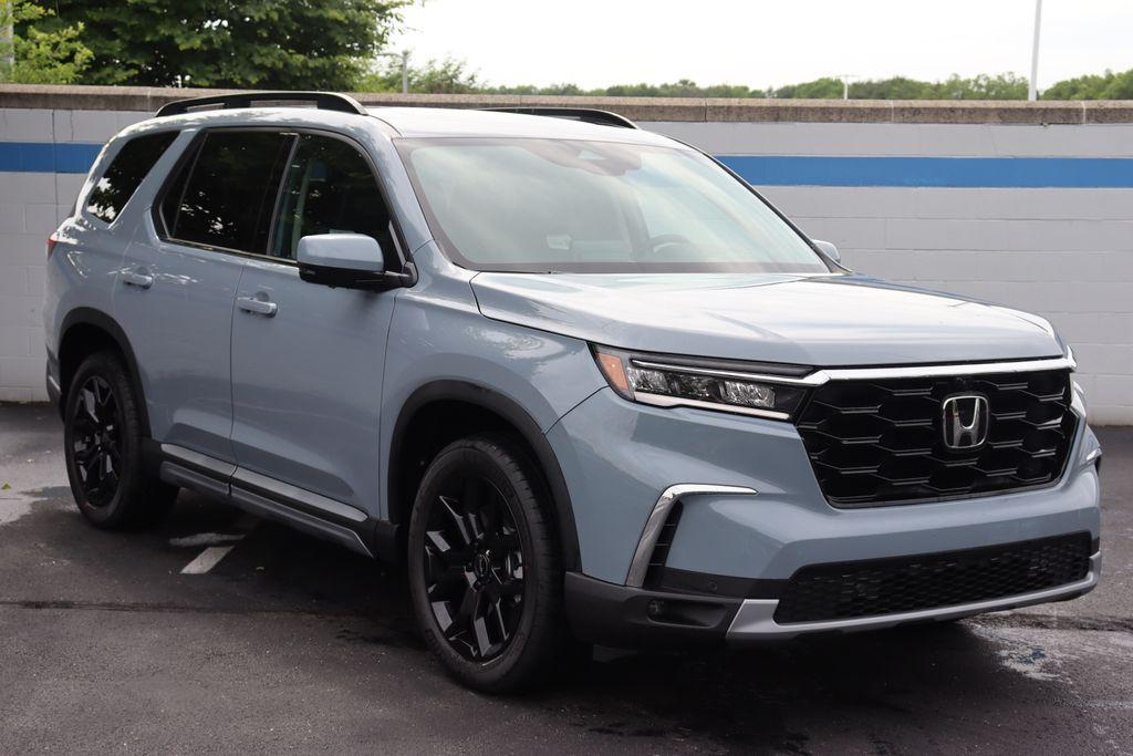 new 2025 Honda Pilot car, priced at $53,715