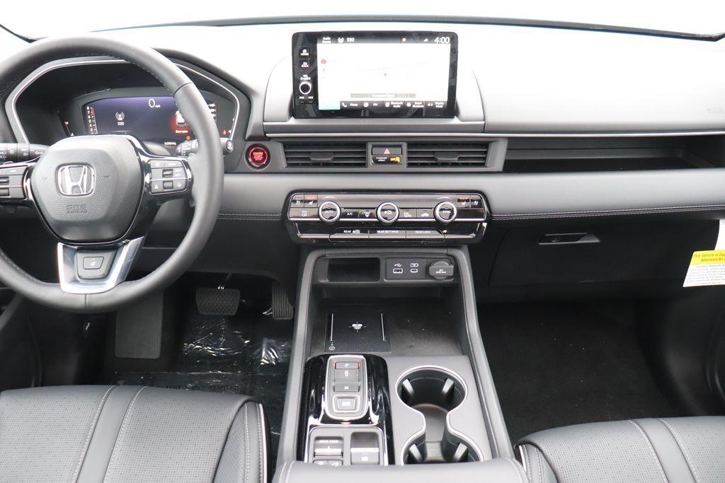 new 2025 Honda Pilot car, priced at $53,390