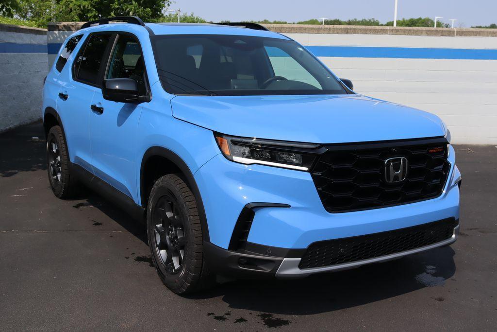 new 2025 Honda Pilot car, priced at $49,250