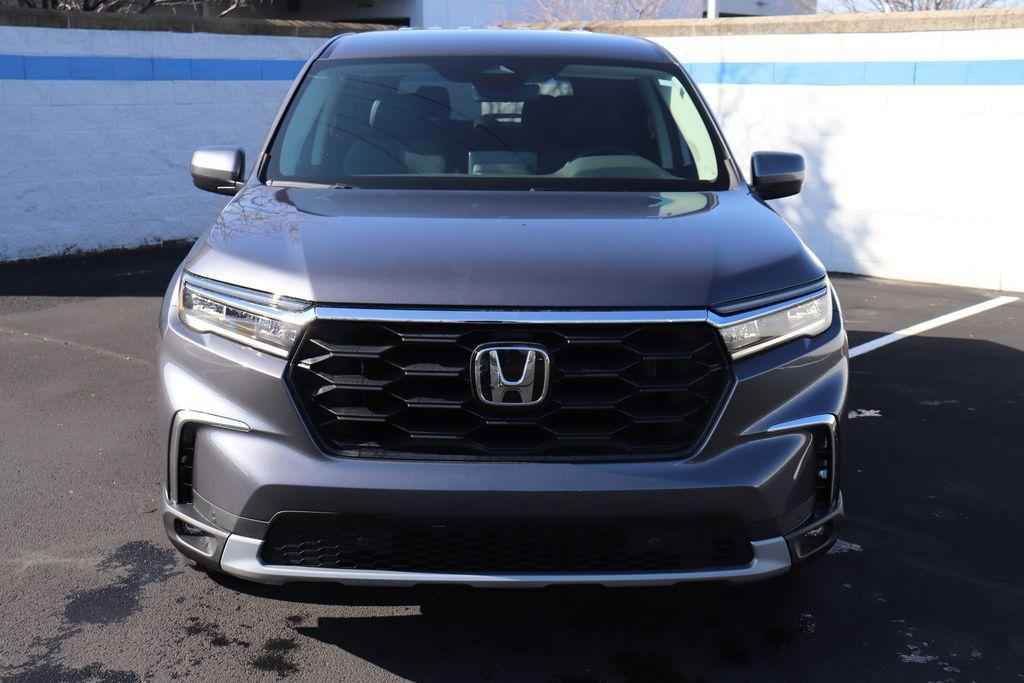 new 2025 Honda Pilot car, priced at $44,995