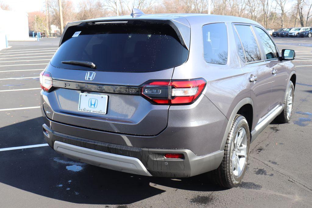 new 2025 Honda Pilot car, priced at $44,995