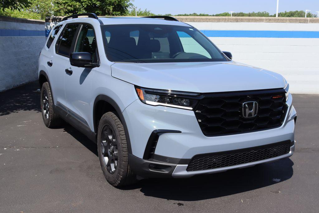 new 2025 Honda Pilot car, priced at $49,250