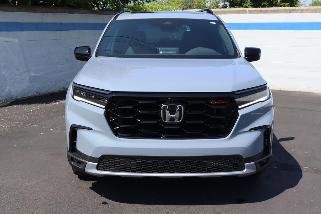 new 2025 Honda Pilot car, priced at $49,250