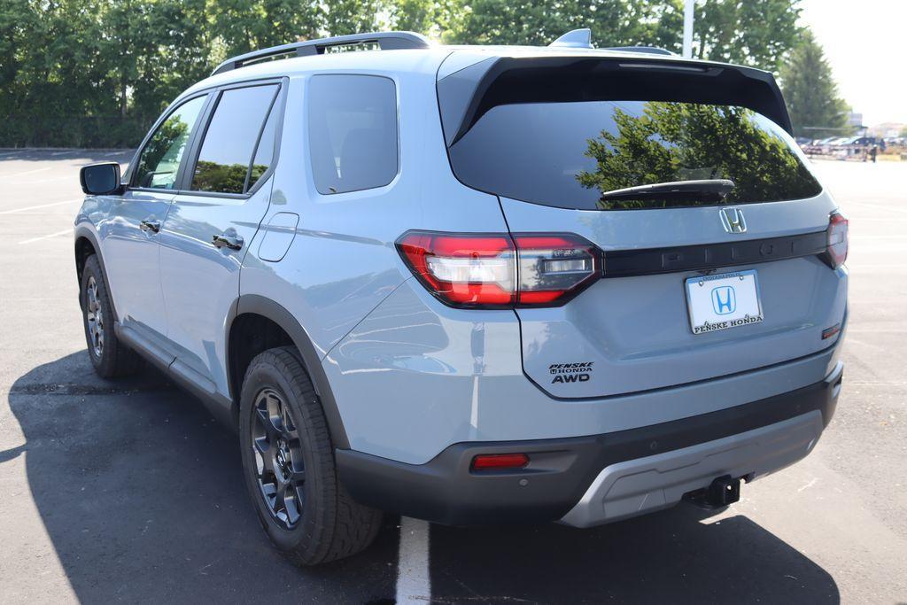 new 2025 Honda Pilot car, priced at $49,250