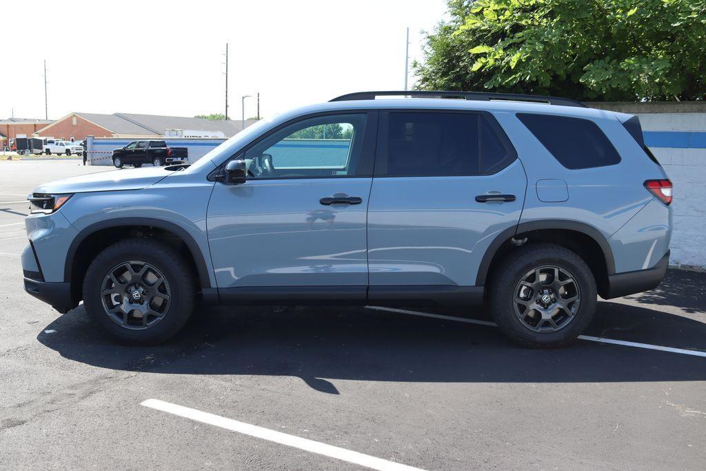 new 2025 Honda Pilot car, priced at $49,250