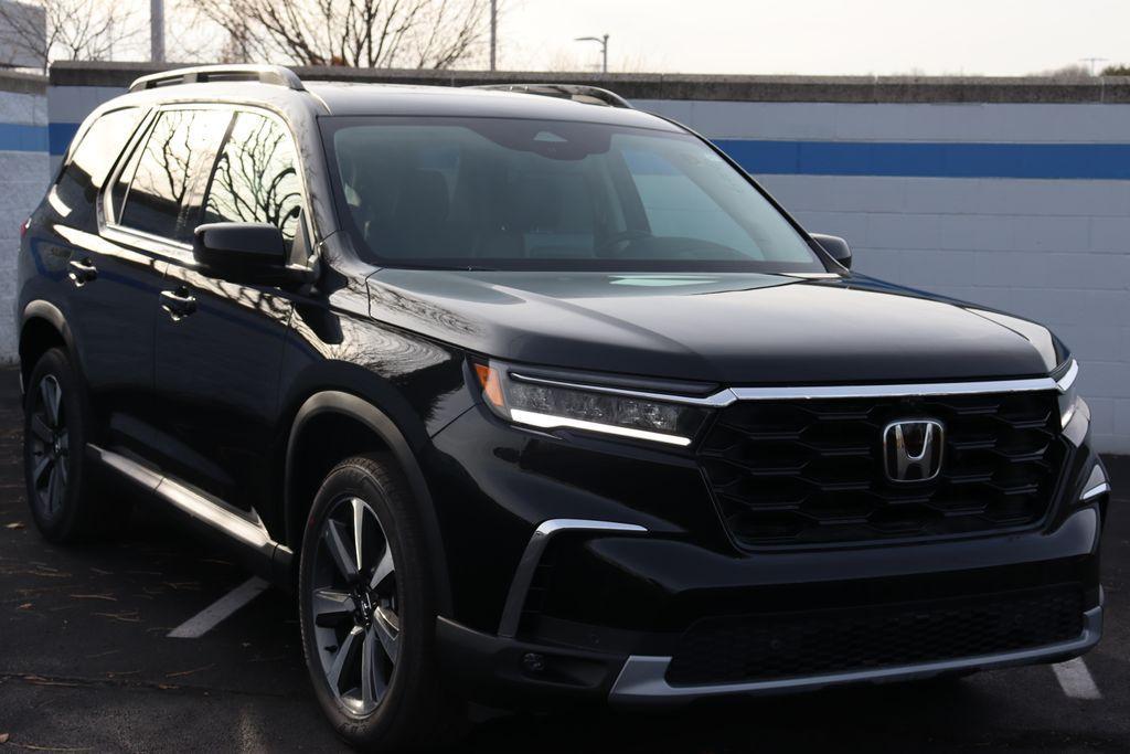 new 2025 Honda Pilot car, priced at $53,260