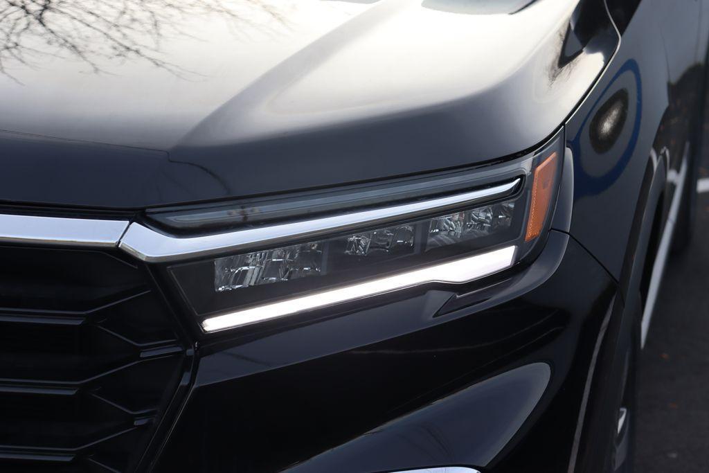 new 2025 Honda Pilot car, priced at $53,260