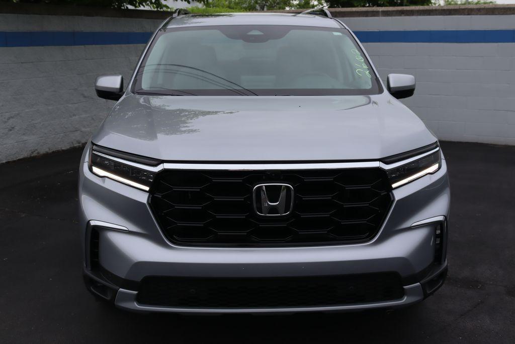 new 2025 Honda Pilot car, priced at $52,530