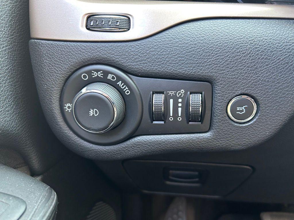 used 2015 Jeep Cherokee car, priced at $8,993
