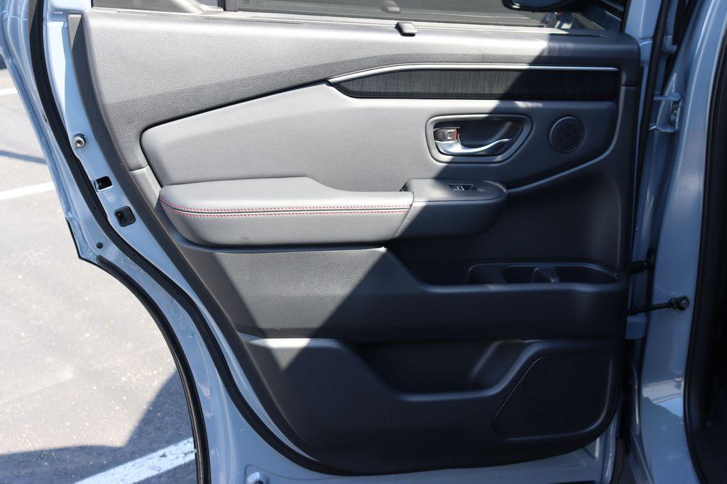 new 2025 Honda Pilot car, priced at $52,127