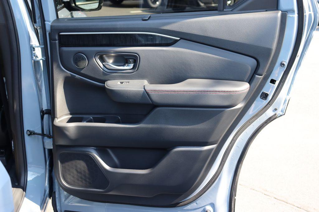 new 2025 Honda Pilot car, priced at $52,127