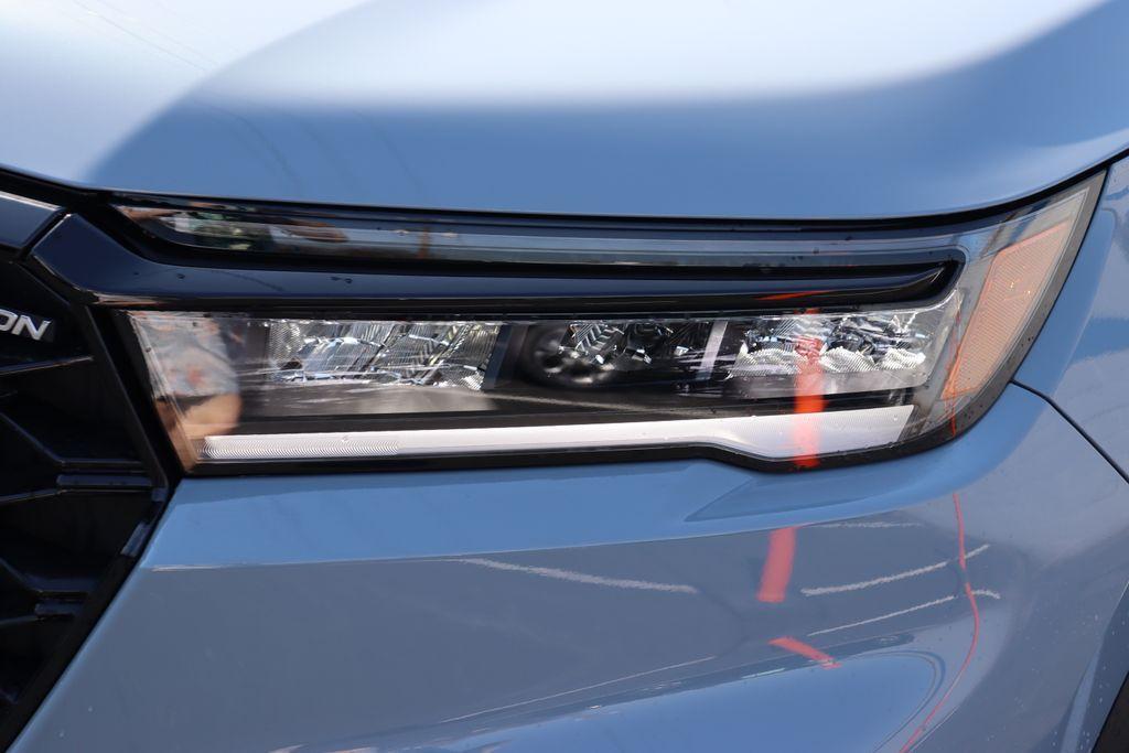 new 2025 Honda Pilot car, priced at $52,127