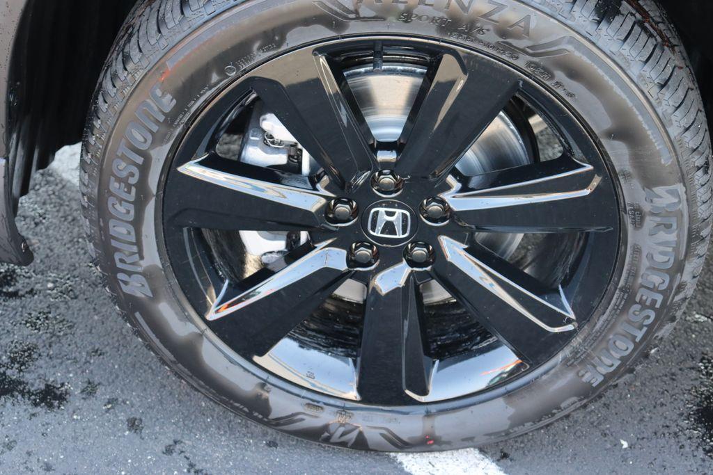 new 2025 Honda Pilot car, priced at $52,127