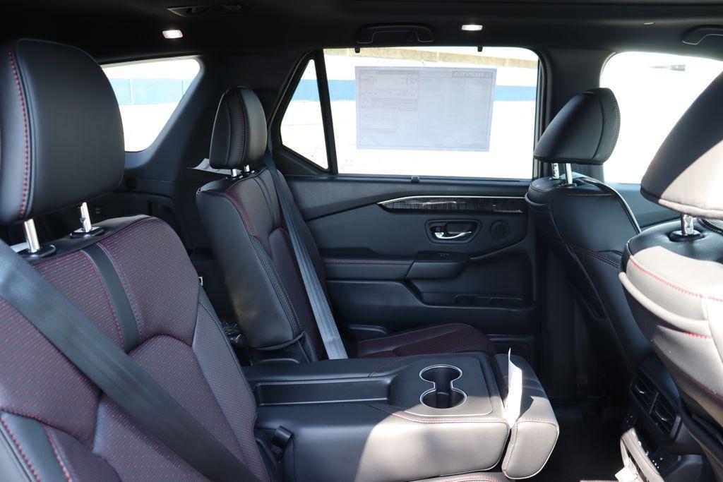 new 2025 Honda Pilot car, priced at $52,127