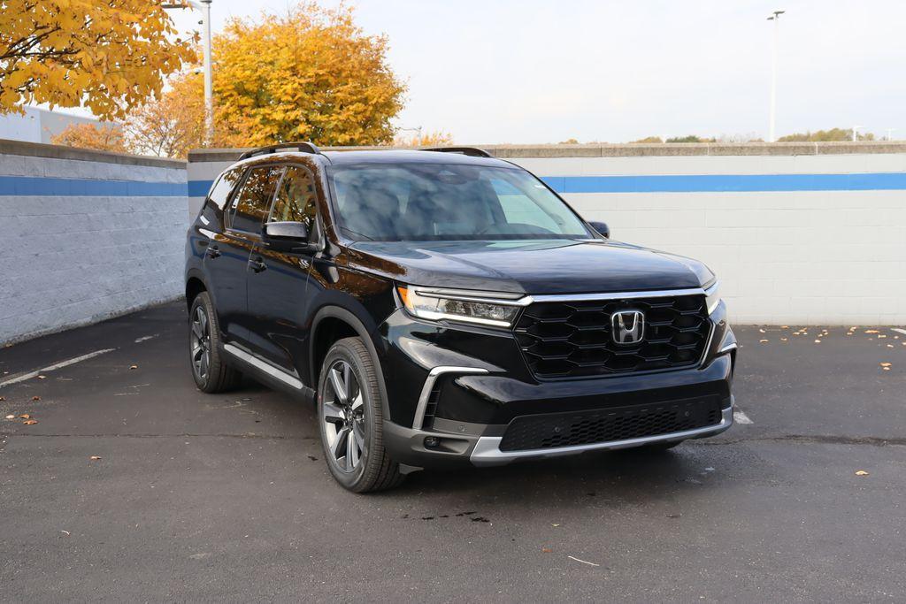 new 2025 Honda Pilot car, priced at $54,195