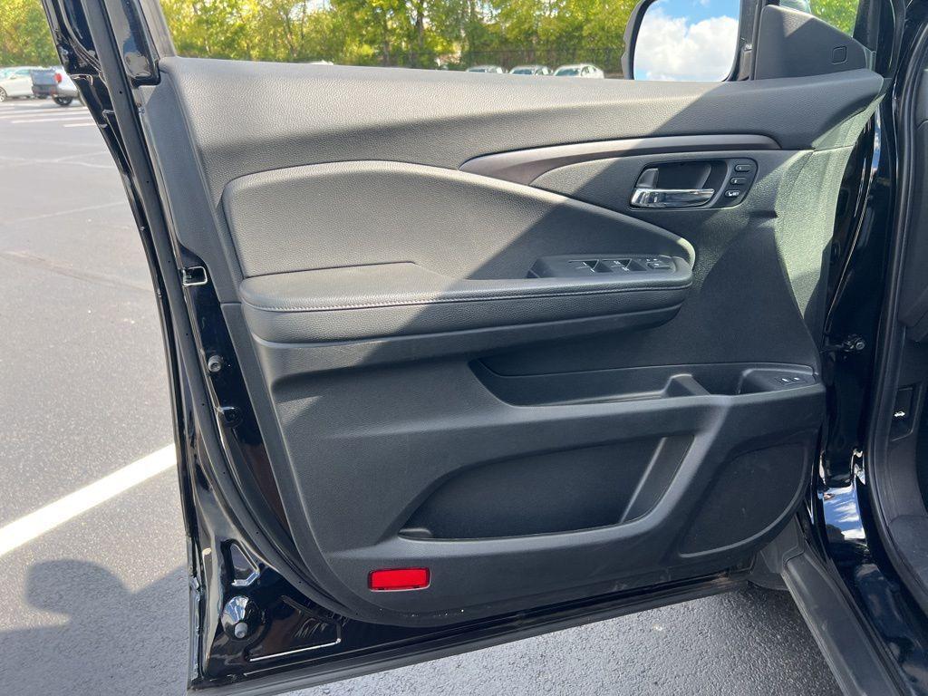 used 2022 Honda Pilot car, priced at $31,494