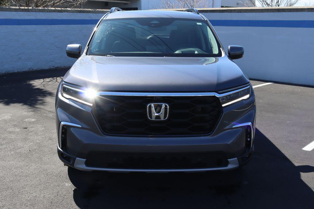 new 2025 Honda Pilot car, priced at $54,475