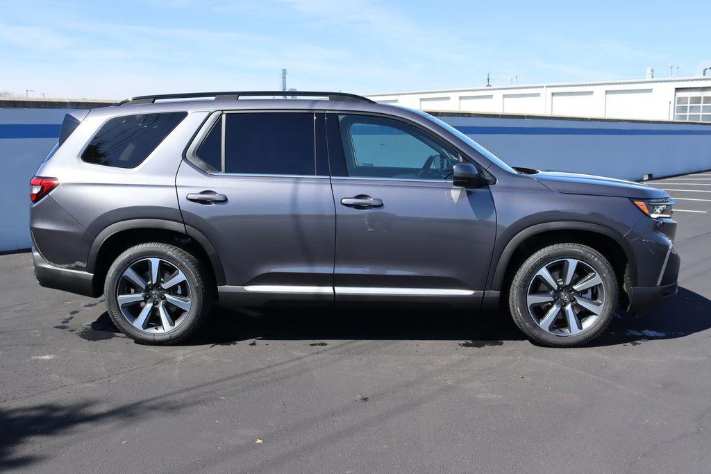 new 2025 Honda Pilot car, priced at $54,475