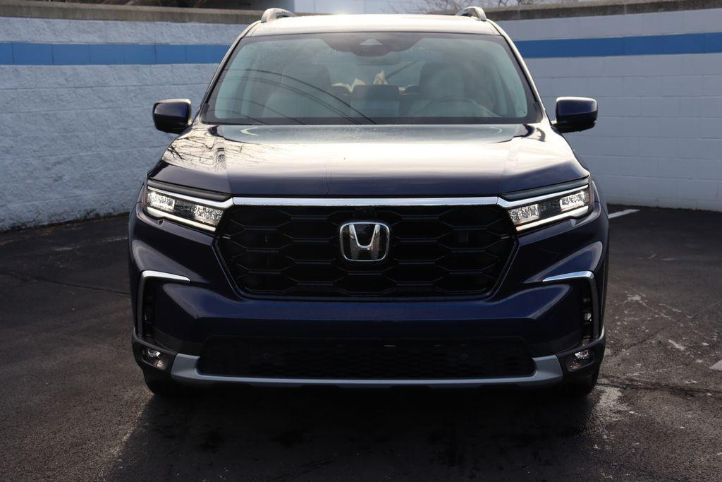 new 2025 Honda Pilot car, priced at $54,475