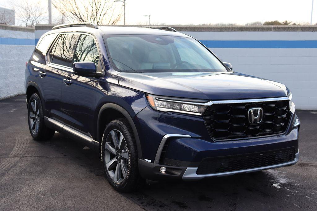 new 2025 Honda Pilot car, priced at $54,475