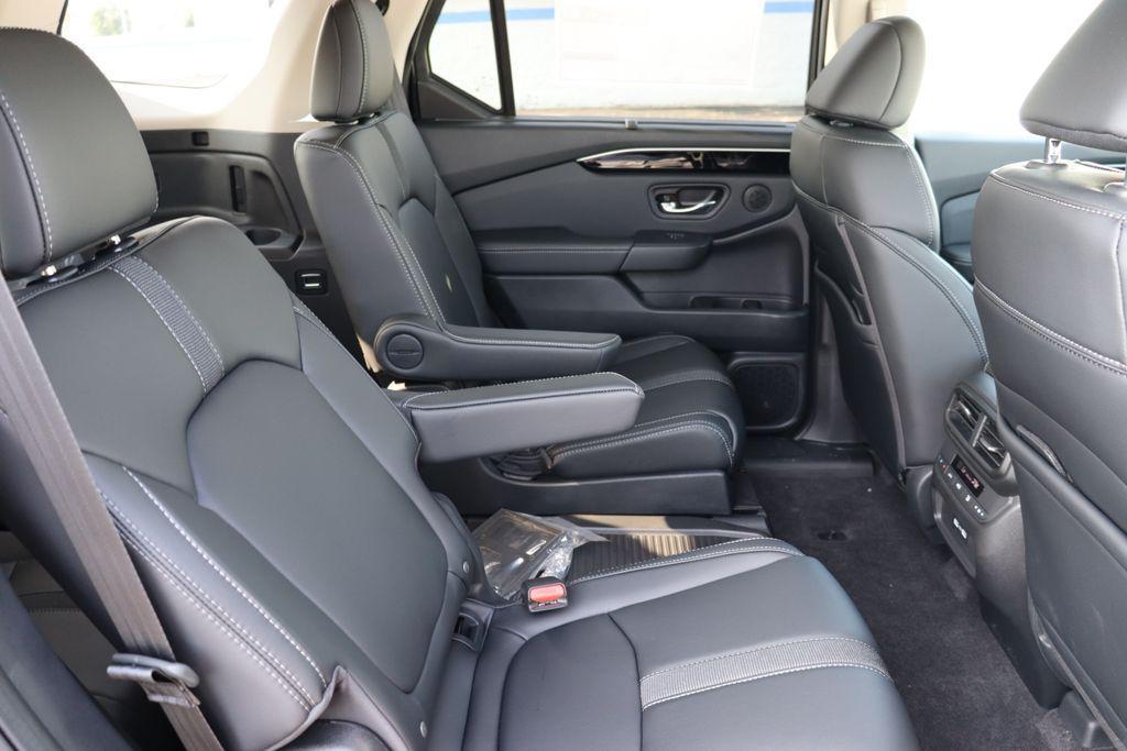new 2025 Honda Pilot car, priced at $45,050