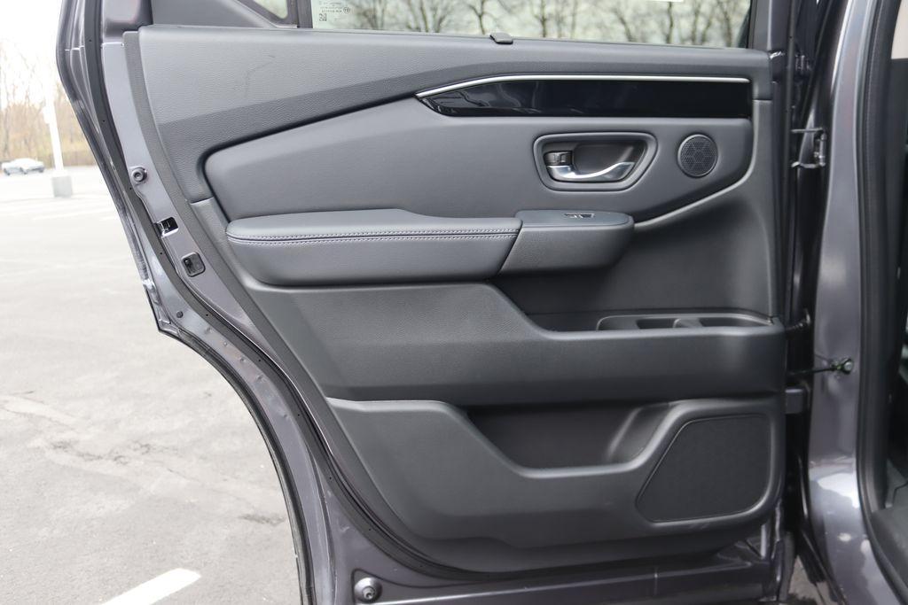 new 2025 Honda Pilot car, priced at $47,376